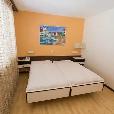 Hotell Restaurant Weinhof 3*